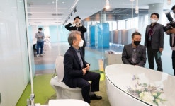 권칠승 중기부 장관, 공주 애터미파크 깜짝 방문