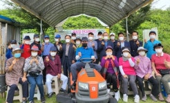 공주시 우성면 기업체, 노인회에 잔디관리기 기탁