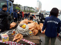 울산 장생포·매암부두 바닷속 폐기물 수거 시작