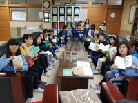 동심으로 그려낸 향기로운 詩