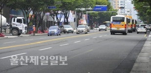 울산 중앙로 이중 차선에 아찔한 곡예운전