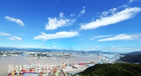 울산대교 전망대에서 바라 본 맑은 하늘