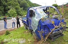 울산 무룡터널 입구 1톤트럭 차량사고