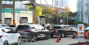 정부 유류세 인하 시행 첫날… 울산 최저가 주유소 북새통