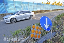 파손된 교통안전보조표지판