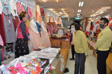 울산시교육청, 마스크 제작 의뢰 중구 전통시장 상인 방문