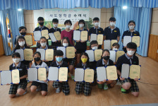 울산 연암중 사도장학회, 학생 19명에 장학금 전달