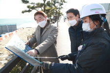 정천석 울산 동구청장, 꽃바위 바다소리길 현장점검