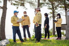 이동권 북구청장, 강동산하해변 쓰레기 수거 현장 점검