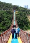 울산 대왕암공원 출렁다리 직접 건너보니… 해안절벽과 옥빛바다에 감탄이 절로