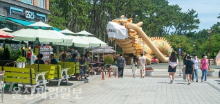 출렁다리 6일만에 6만명 돌파… 울산 대왕암공원 상인들 함박웃음