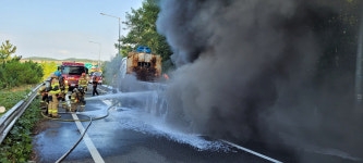 온양IC 25t 화물차 타이어 불