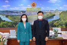 박병석 울산시의장, 전은수 신임 한국에너지공단 상임감사 환담