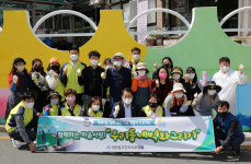 울산  서동욱 남구청장, 우방유화아파트 벽화그리기 격려