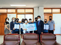 새울산교회, 태화중에 학교발전기금 100만원 전달