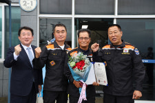 울산  80대 선장이 바다에 빠진 시민 생명 구해