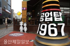 녹슬고 파손되고… 공업탑 특화거리 조형물 눈살