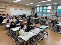 새 학교에서 새 친구 사귈 생각에 신나요