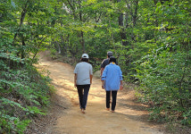 중구, 황방산 맨발길 전국적 명소화 시동