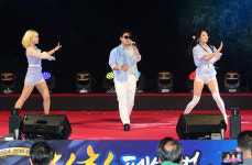선바위에 환한 웃음꽃 가득한 축제 한마당