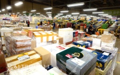 명절 택배로 분주한 울산우편집중국