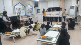 남창중 책 좀 읽는 느티나무 봉사단  아동센터에 직접 만든 그립톡 선물