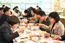 울주군수, 군청 직원들과 오찬 행사