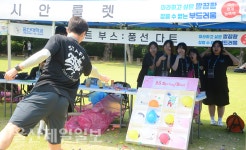 대학축제 즐기는 학생들