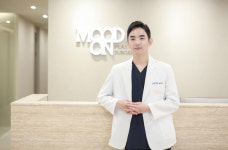 무드온성형외과, 2025 소비자선정 우수기업 브랜드 대상 코성형 부문 3년 연속 수상