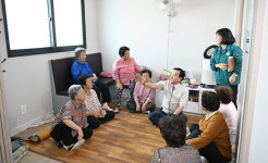 북구청장, 무더위쉼터 현장점검