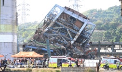 울산화력 철골 구조물 붕괴로 9명 매몰사고... 2명 구조