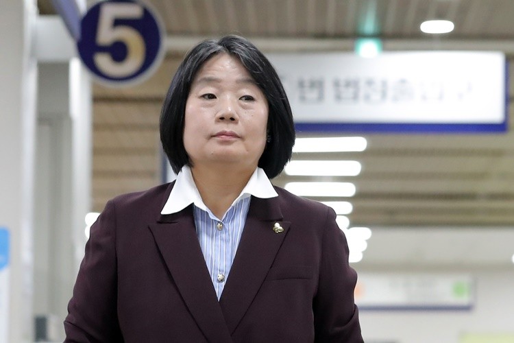 이재명, 조국과 윤미향 사면 여부 내일 결정…국민통합과 국정 안정 과제