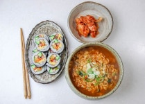 라면·김밥에 눈번쩍..세계인 홀린 K-푸드 수출 날개