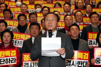 국회 문턱 넘은 쌍특검법..대통령실, 거부권 예고