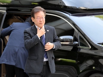날 세운 이재명, 이화영 술자리 회유?..