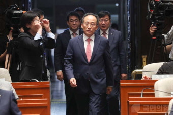 '원내대표 사의' 추경호, 與 재신임 한목소리