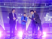 [Fnt포토] 거리 댄서들의 어머니 상 받다 선행상 엔터테이너 무브먼트 ThePOP 천미선 대표...(2018 올투게더아시아 어워즈 파티)