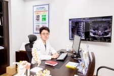 허리협착증 초기부터 척추병원에서 제대로 된 치료 받아야