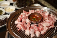 고기를 먹으면 감자탕이 무료? 백하돼지생갈비 고깃집 창업 성공 모델 제시!