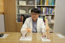 수원 어깨통증 원인 오십견-회전근개파열, 비수술 요법으로 치료 가능해