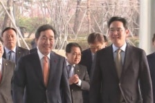 이낙연 총리 삼성 수원사업장 방문...반도체처럼 5G도 삼성이 선도해달라