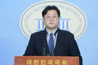 [포토] 민주당, 홍익표 대변인 현안브리핑