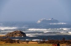 노르웨이 서부 해안 항해중인 크루즈선 고장...1천300여 명 헬기 대피