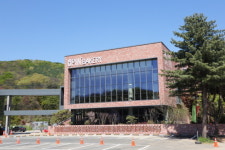 오핀 베이커리 카페 5월 3일 오픈, 북한산 절경에서 빵과 커피를 즐기다