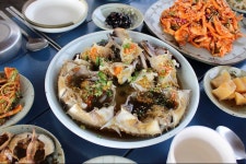 석모도 맛집 춘하추동, 꽃게탕·간장게장 별미로 보문사 식도락 여행지로 인기