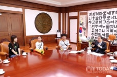 문희상 국회의장, 인제 귀둔초등학교 학생들 만나