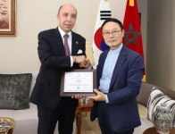 [포토 스케치] 모로코 대사관, 김동식 스튜디오 대표에게 감사장 수여