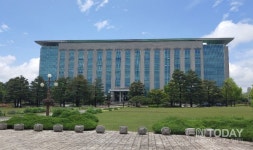 국회 의원회관 출입통제 강화 논란...의원.보좌관 74%가 찬성