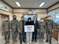 강현면부녀회·강현면이장협의회, 군부대에 도서상품권 전달