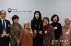 김건희 여사, 납북자 가족 만나 생사확인과 귀환에 힘쓰겠다